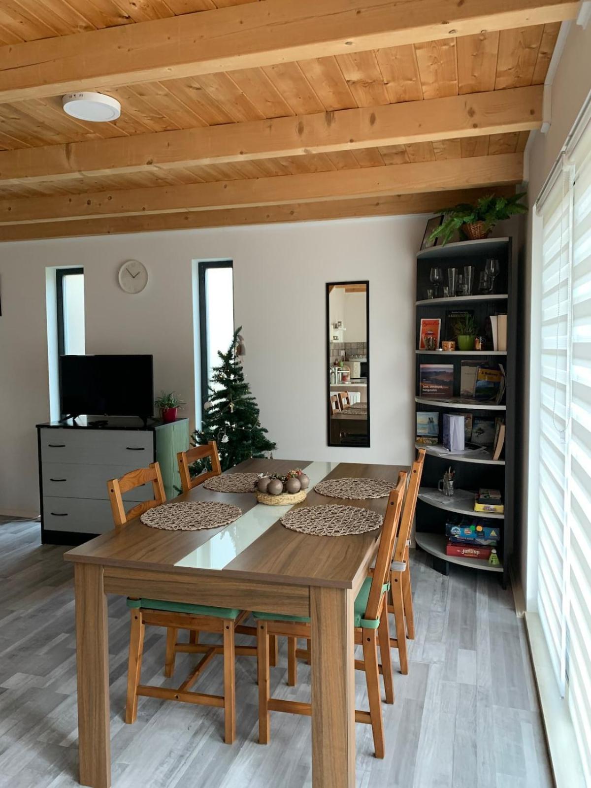 Tejfeles Vendeghaz Apartamento Porva Exterior foto