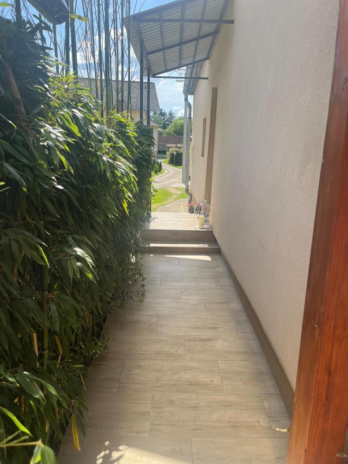 Tejfeles Vendeghaz Apartamento Porva Exterior foto
